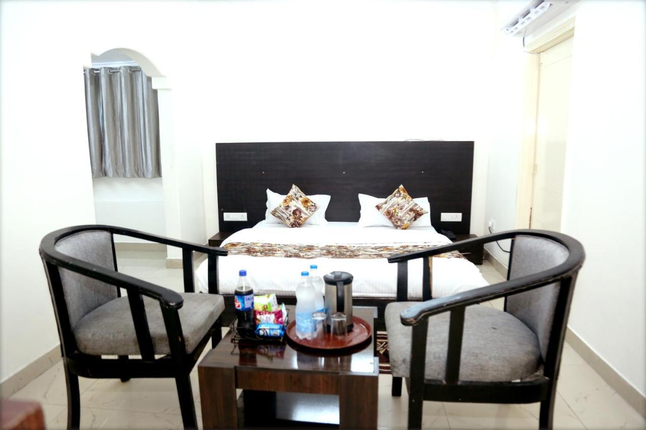 Happy Mark Suites Rooms Lucknow Bagian luar foto